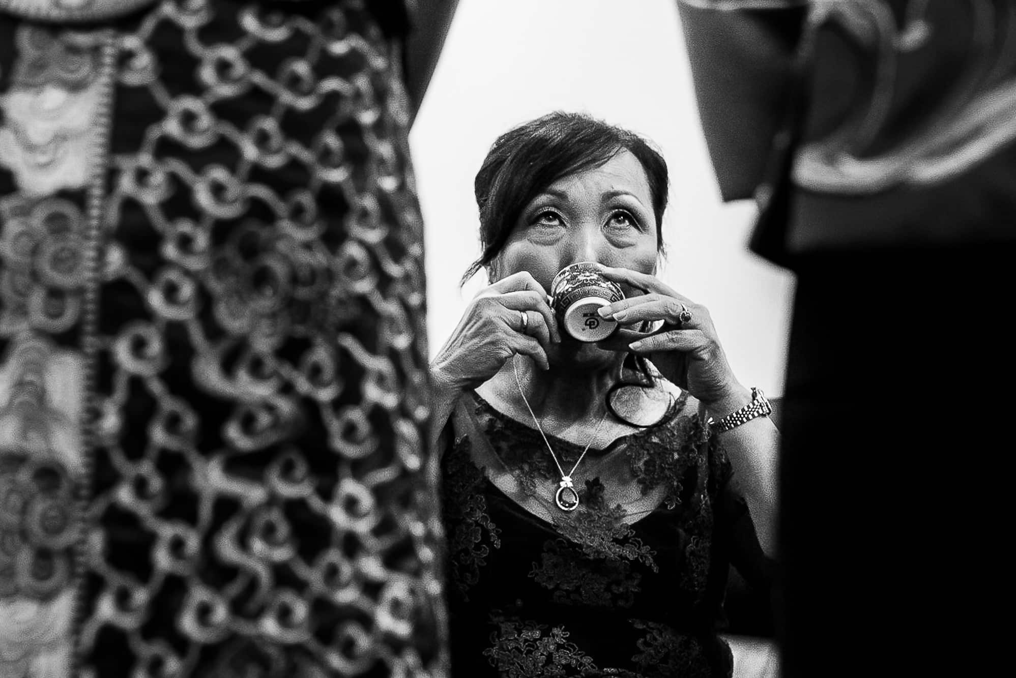 Chinese Wedding Photography | Manchester | Ray & Julie 18 Mum drinking tea