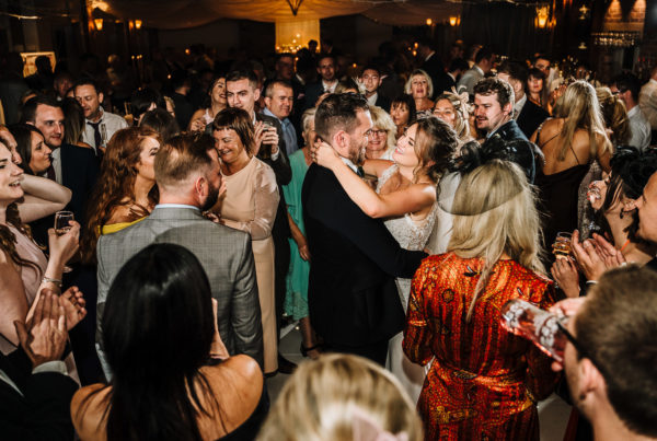 Dancefloor with bride and groom in the middle of the dance floor