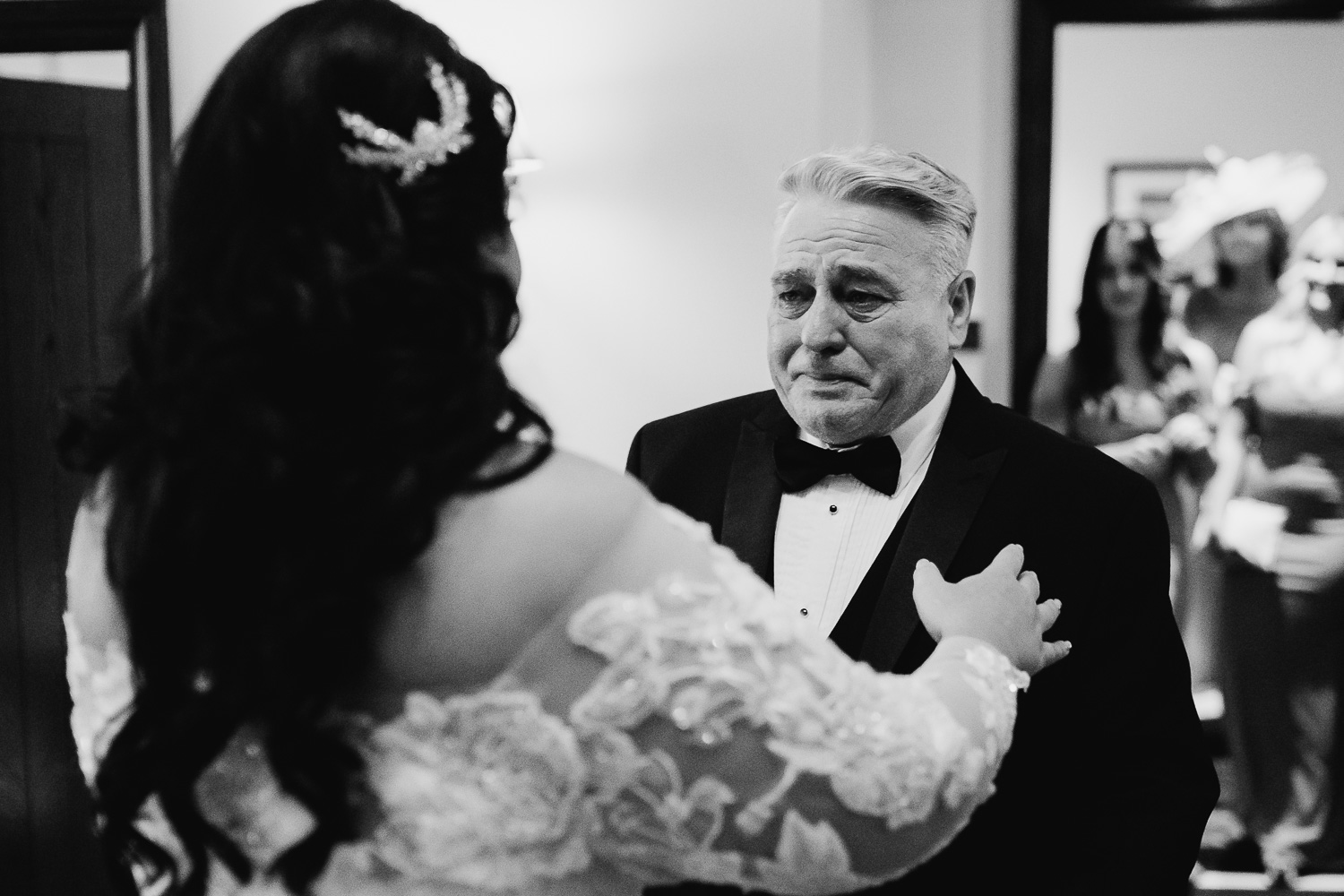 Bride seeing her dad for the first time