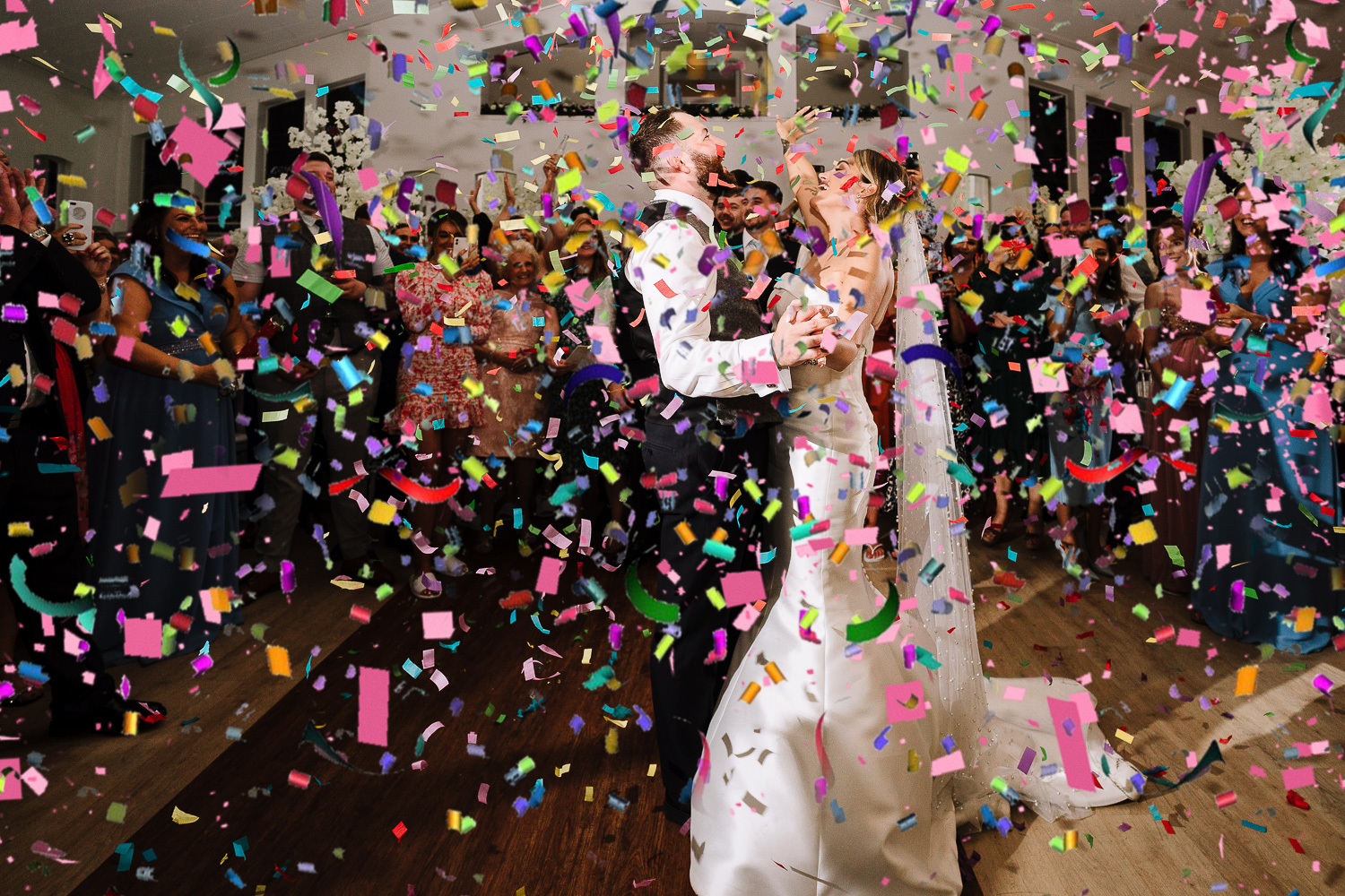First dance with confetti