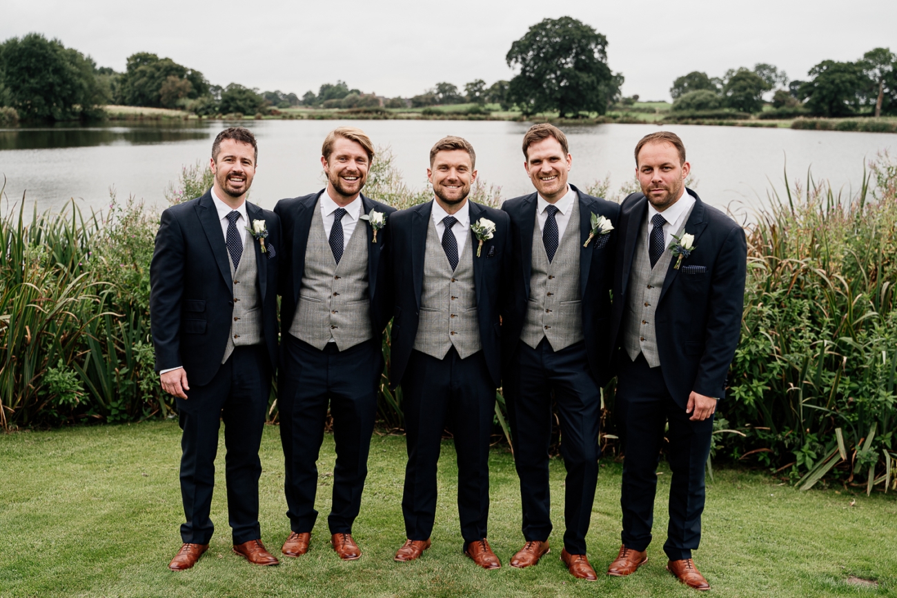 Essential Wedding Group Photos List That Will Not Bore You To Tears 8 Groomsmen photo